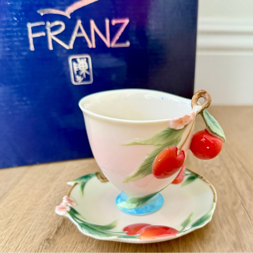 NIB‎ Vtg Franz Collection 3D Cherry Design Porcelain Cup Saucer Set FZ00181 2003